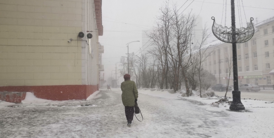 Временами снег и местами сильный ветер в Мурманской области в первый день весны