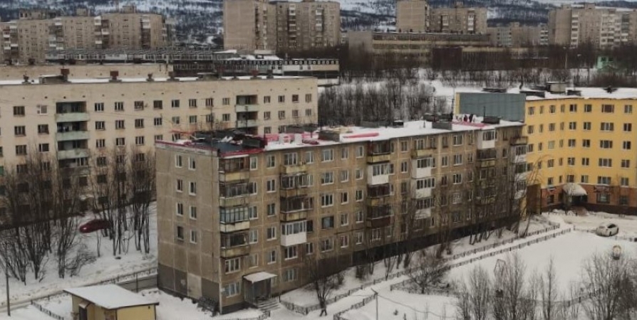 Летом в Мурманске отремонтируют крыши двух домов на Ломоносова и Олега Кошевого