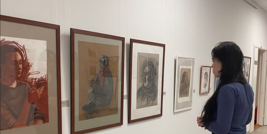 Выставка молодых художников работает в мурманском Культурно-выставочном центре
