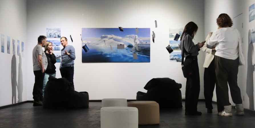 Выставка оживающих фотографий географа полярных стран работает в Мурманске