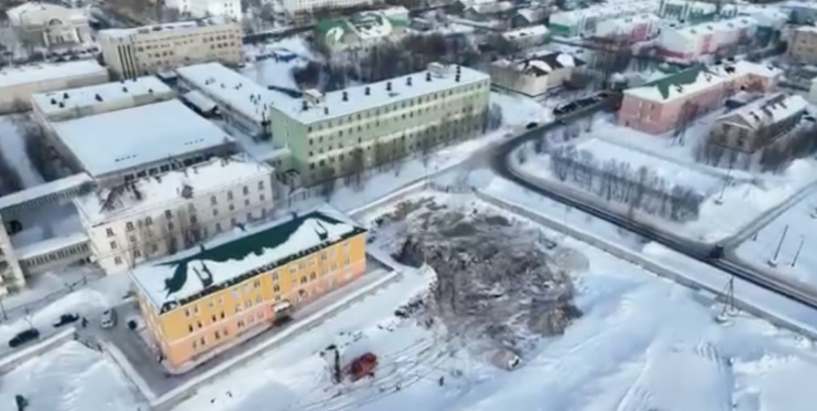 После буровзрывных работ в Мурманске на Советской приступят к фундаменту будущей школы