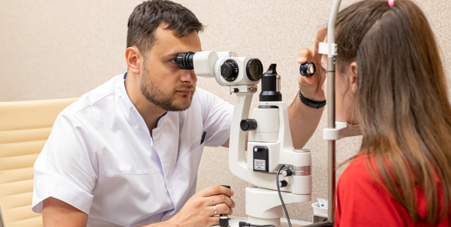Офтальмолог Алексей Галушкин объяснил, из чего складывается успешная коррекция зрения
