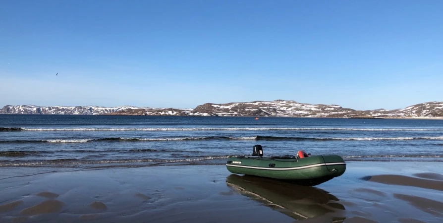 Пропавшие после выхода в море на лодке из Териберки найдены живыми