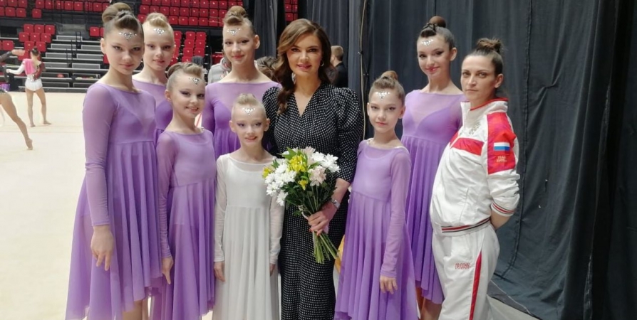 Юные гимнастки из Кировска выступили на гала-концерте турнира «EVGENIYA CUP» в Омске