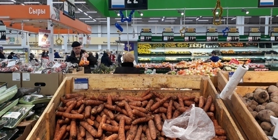 Мурманчанку поймали на краже обуви и продуктов