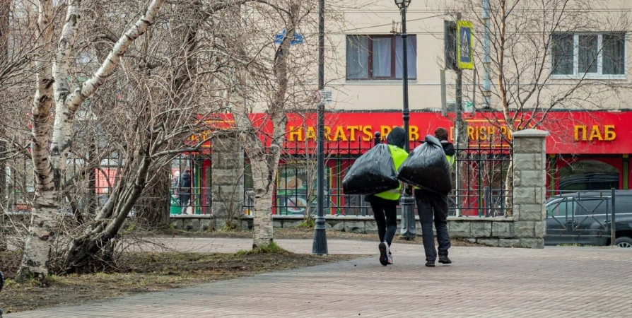 4 тысячи «кубов» мусора вывезли за неделю с улиц и дворов Заполярья