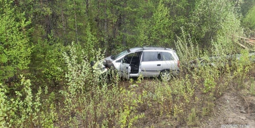 Водителя госпитализировали после ДТП в Ловозерском районе