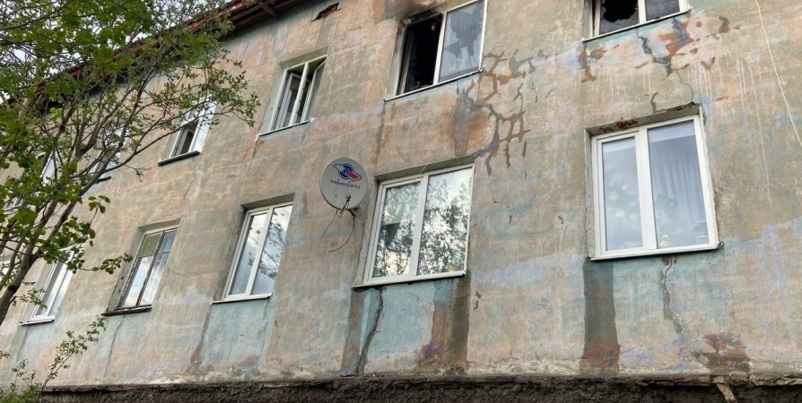 Временное жилье дали 13 мурманчанам из сгоревшего дома на Пригородной