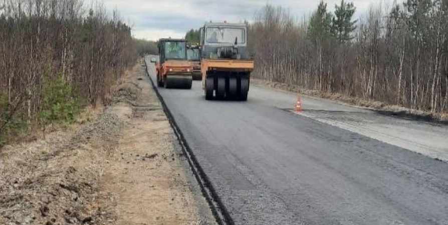 На дороге Пиренга-Ковдор началась укладка асфальта