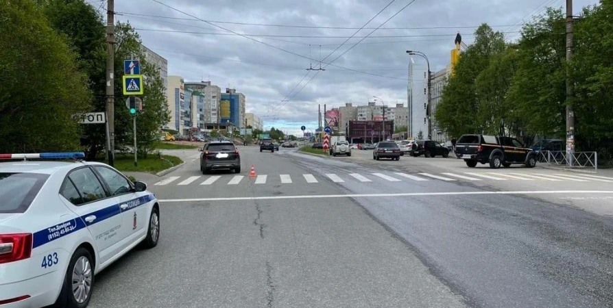 Юного велосипедиста доставили в медучреждение  после аварии в центре Мурманска