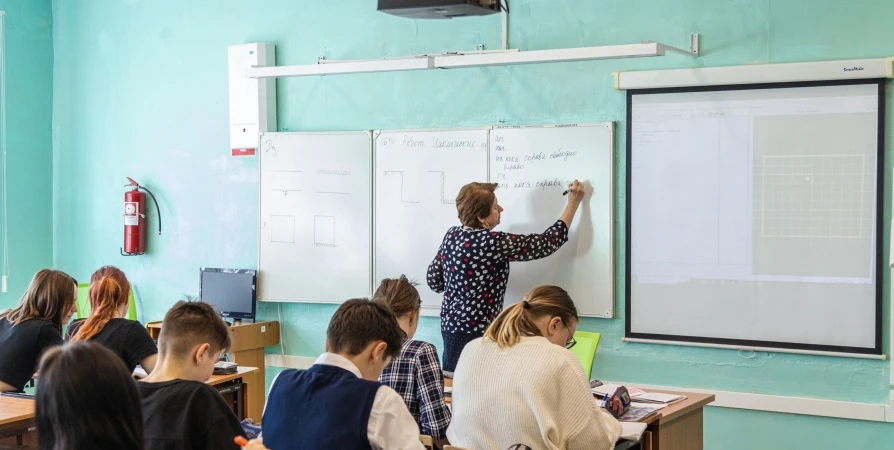 Переезжающим в Заполярье педагогам компенсируют расходы на аренду жилья