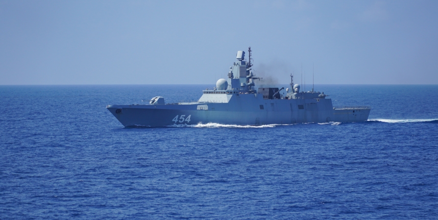 Экипаж «Адмирала Горшкова» спас пассажиров иностранного судна в Эгейском море