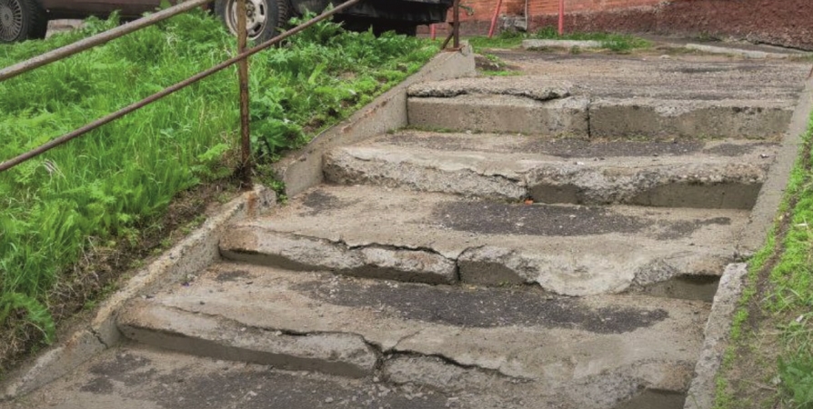 Общественники бьют тревогу из-за опасных лестниц в Мурманске