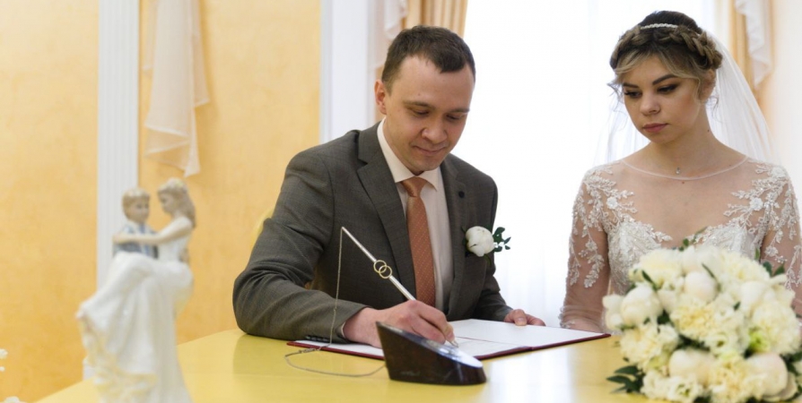 В День семьи, любви и верности 11 пар заключат брак в Мурманске