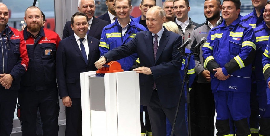 Президент России Владимир Путин дал старт отправке первой линии «Арктик СПГ-2» по Севморпути
