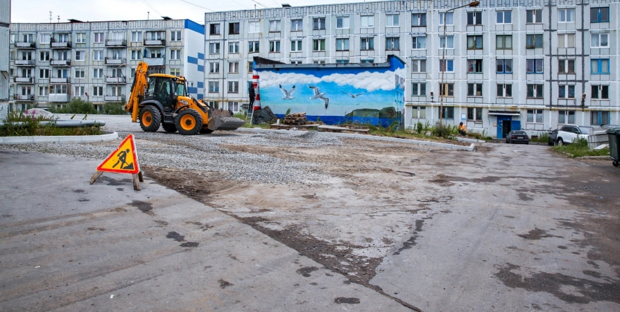 «В серую погоду становится радостно»: В Видяево появился мурал в виде маяка