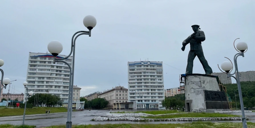 В Североморске до 15 августа перекрыли движение по дороге на улице Душенова