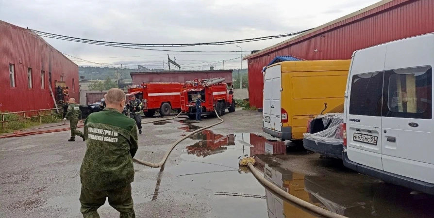 При пожаре в салоне ритуальных услуг в Коле эвакуировали бензогенератор и канистру с бензином