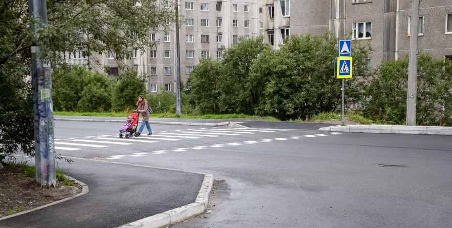 В Мурманске на Седова и Хлобыстова полностью обновили проезжую часть и тротуары