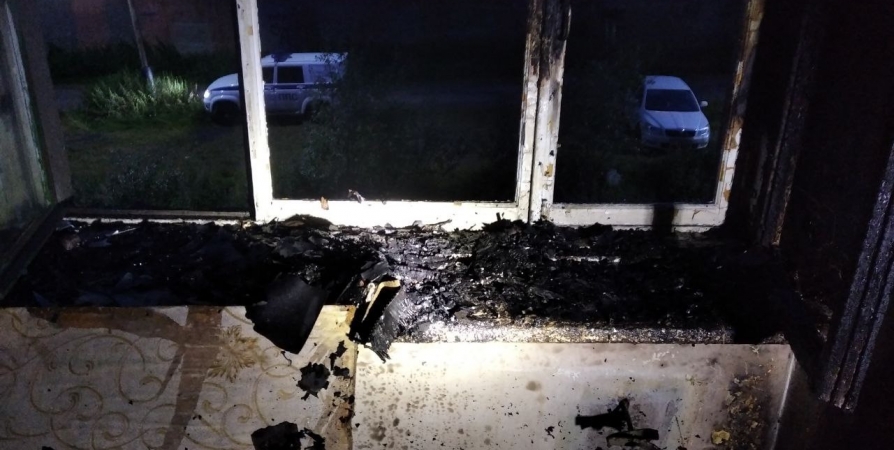 Два подростка отравились угарным газом при пожаре в доме в Полярном