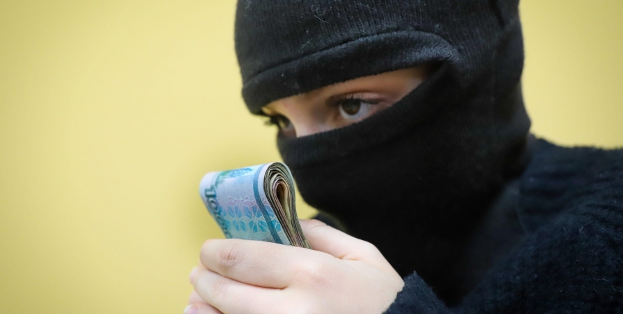 Жительницу Краснодарского края арестовали за кражу 700 тысяч в Мурмашах