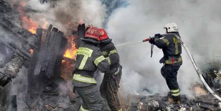 Пожар потушили в автогородке на Александрова в Мурманске