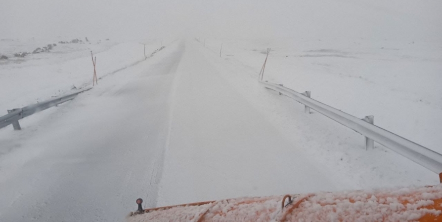 Водителей просят воздержаться от поездок в Териберку из-за снега