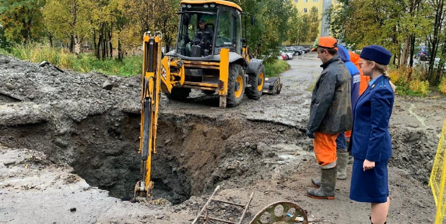 Детский сад в Сафоново не работает: прорвало трубу и размыло дорогу
