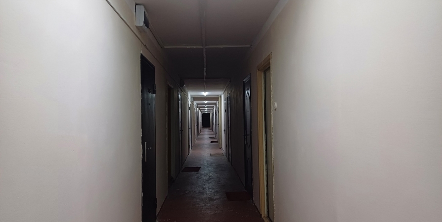Постояльца мурманского общежития задержали за неадекватное поведение и доставили в полицию
