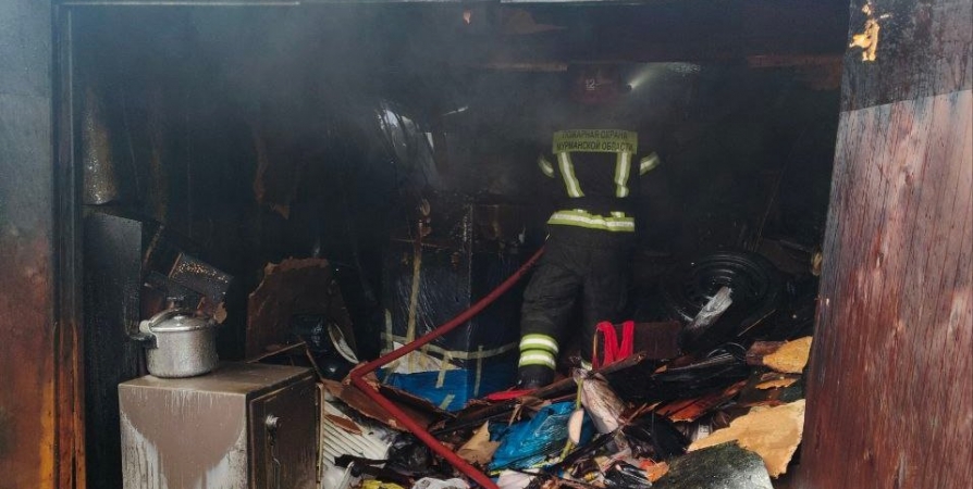 В Мурманске потушили пожар в автогородке