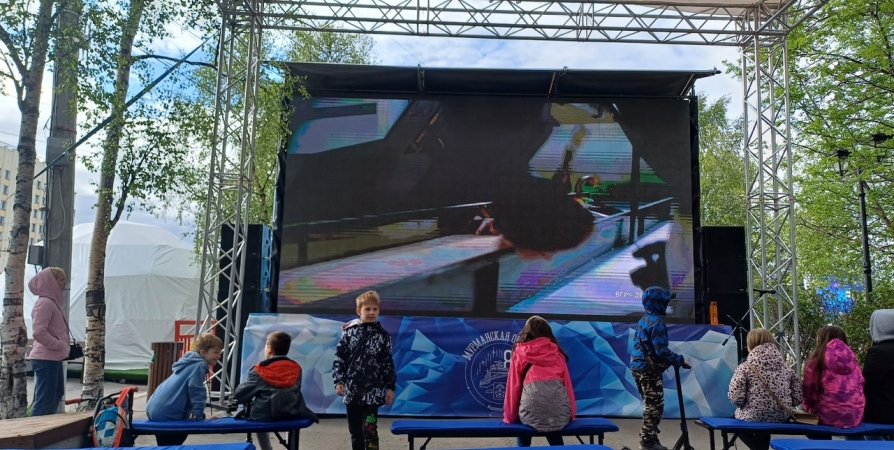 Зимний уличный кинотеатр откроется на площади Пять Углов в Мурманске