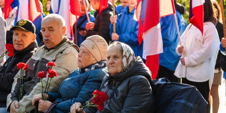 79 годовщина разгрома немецко-фашистских войск в Заполярье: Митинги, участники, дорожные ограничения в Мурманске