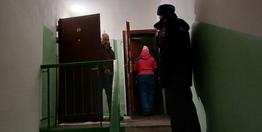Жильцов дома на Халтурина, 1 в Мурманске эвакуировали из-за разрушения стены