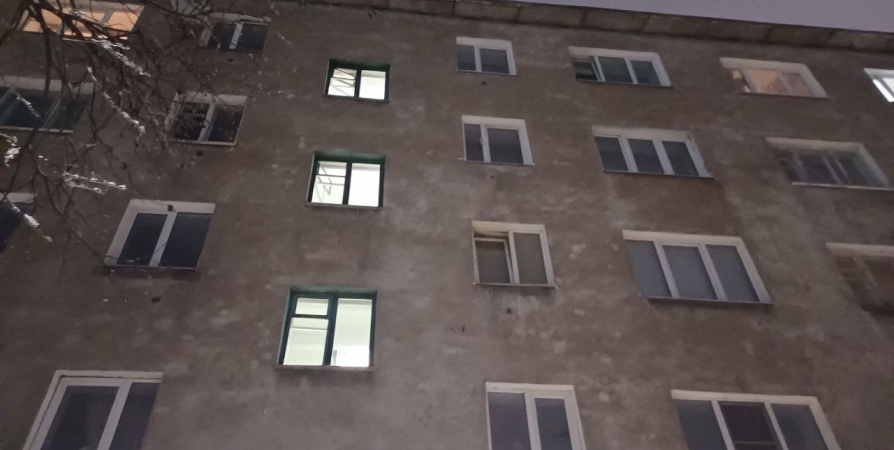 МЧС прокомментировало инцидент с обрушением стены на Халтурина в Мурманске