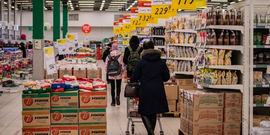 Юная посетительница гипермаркета в Мурманске пыталась пронести мимо кассы товары на 5000 рублей
