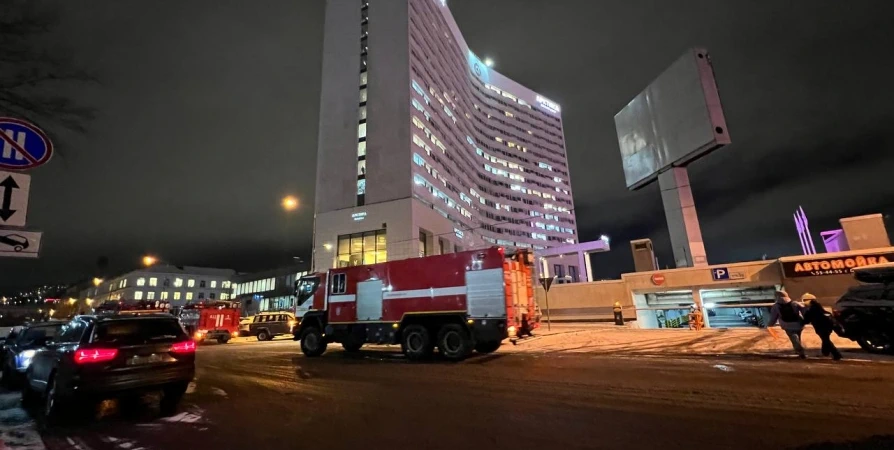 Вслед за «Меридианом» пожарные приехали в мурманскую «Арктику»