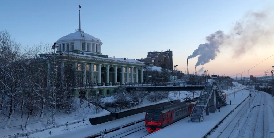 Более 160 туристов отправились на поезде «К северному сиянию» через Мурманск