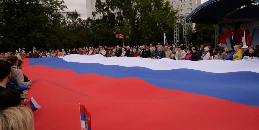 С Днём народного единства мурманчан поздравил глава города Игорь Морарь