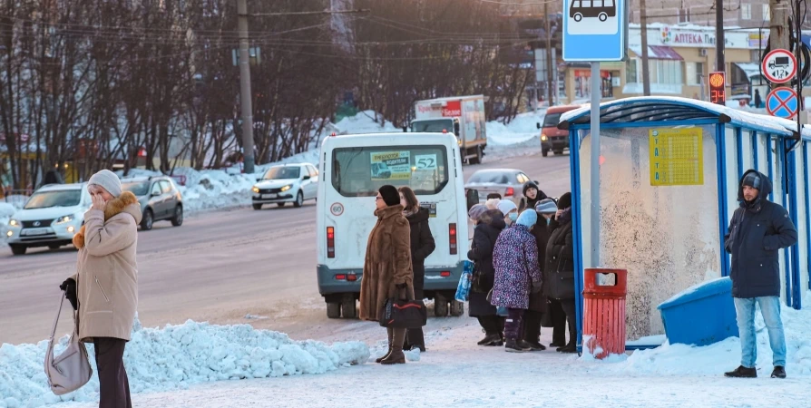 В Мурманске обновляют остановку на Домостроительной