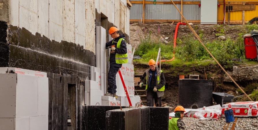 Сроки сдачи строящихся домов в Мурманске, Умбе и Зеленоборском сдвинуты из-за дефицита бетона