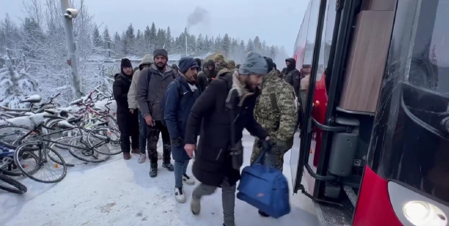 В Мурманской области 55 беженцев отвезут к единственному открытому КПП с Финляндией