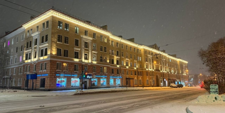 Ещё 12 зданий в центре Мурманска украсили подсветкой