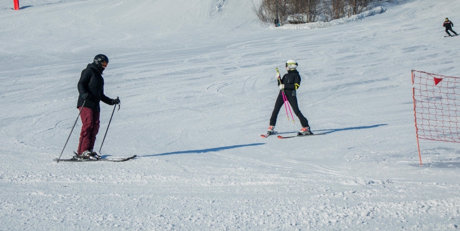 В Ковдоре горнолыжники покорят склон в креативных костюмах