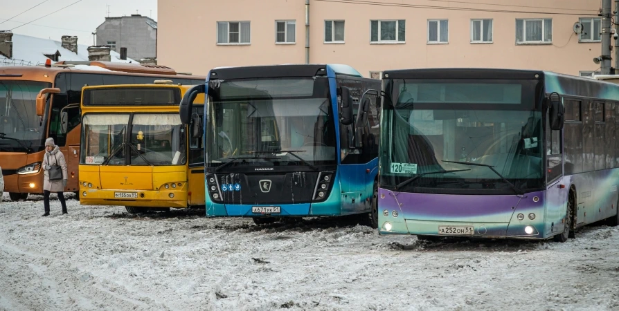 Автобус из Мурманска в Никель теперь курсирует без заезда в Колу