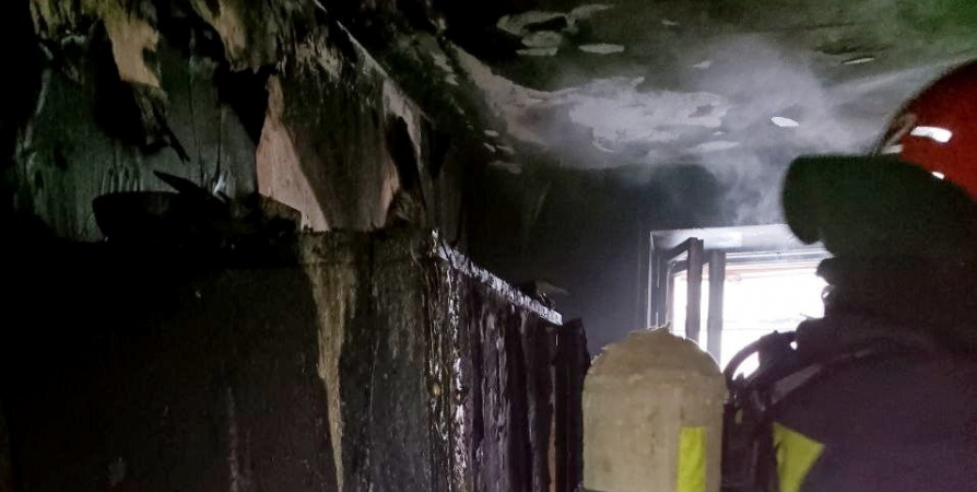 В Мурманске при пожаре в девятиэтажке из подъезда эвакуировали четырех человек
