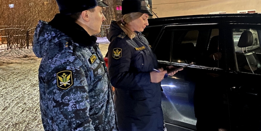 Браконьерам-краболовам приставы Заозёрска арестовали машину и запретили выезд из страны
