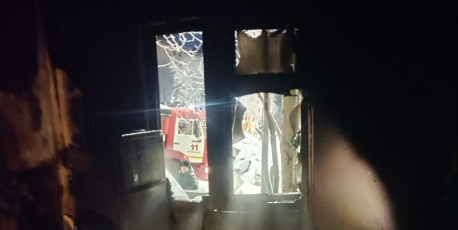 Двух человек спасли, шестерых эвакуировали при пожаре в жилом доме в Мурманске