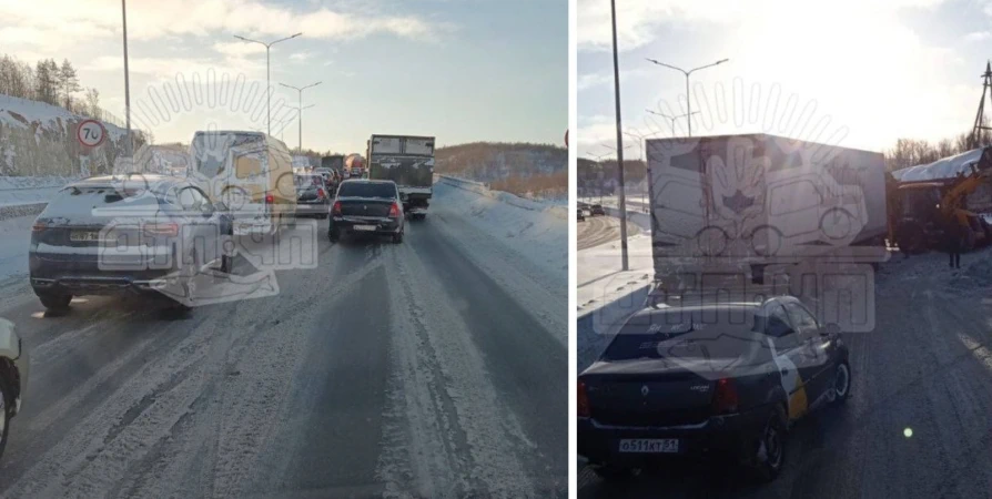 В Мурманске ограничили движение возле озера Чайка из-за ДТП