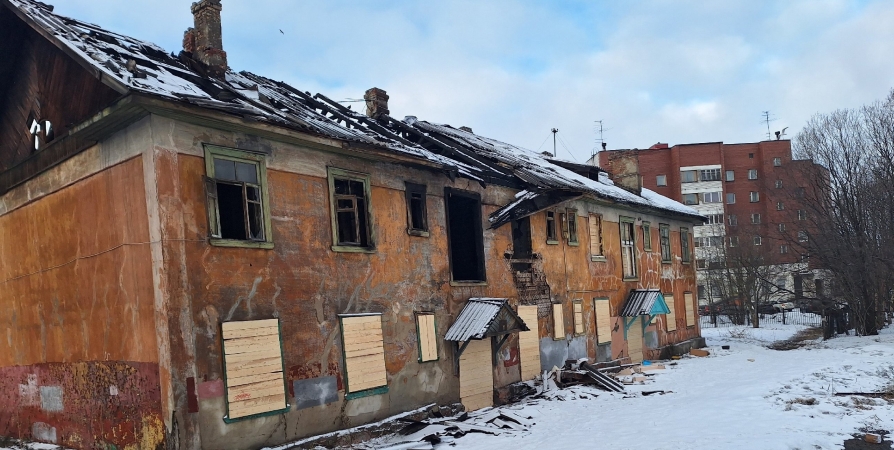 Сгоревшую «деревяшку» на Либкнехта в Мурманске снесут в мае