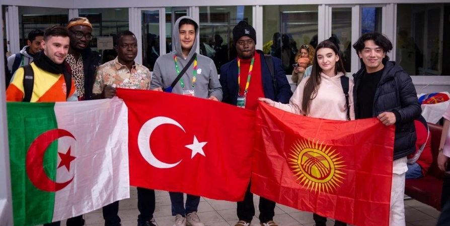 Иностранные участники Всемирного фестиваля молодежи знакомятся с достопримечательностями Заполярья
